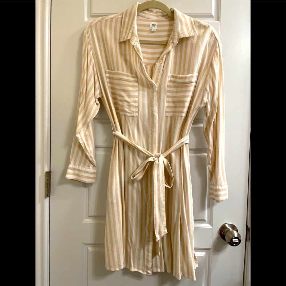 GAP pretty & comfy peach striped shirtdress